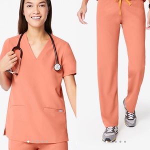 Figs scrubs set small top pants are a sm petite